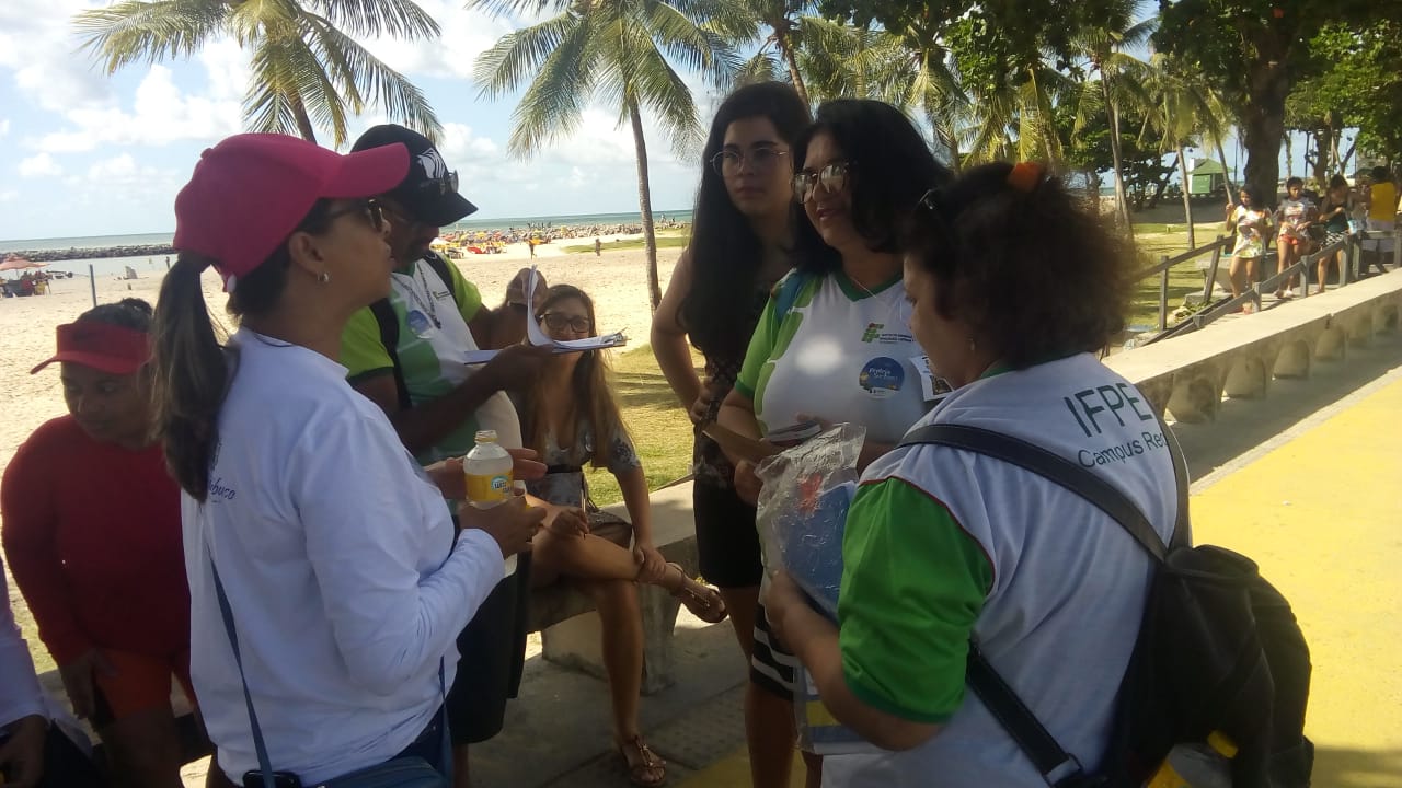 Ação sensibiliza banhistas de Olinda contra o trabalho infantil