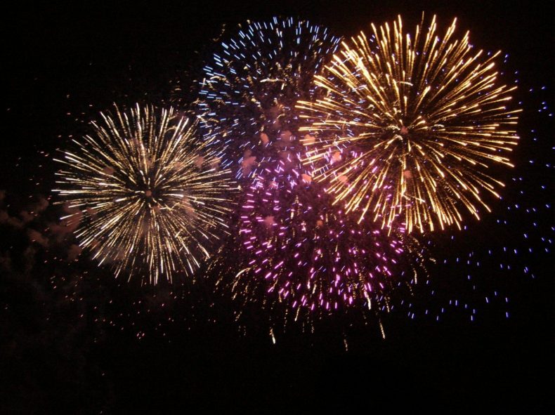 fogos-de-artificio-de-todas-as-cores-790x591