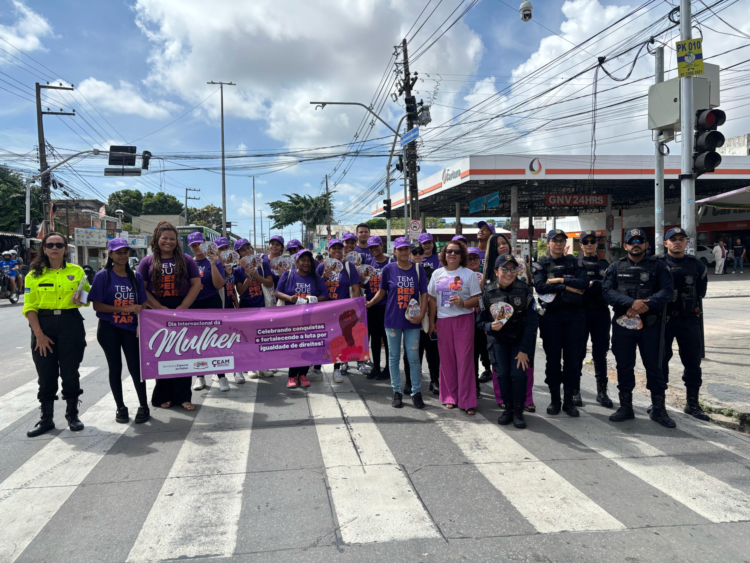Panfletagem educativa sobre diretos das mulheres