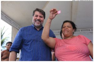 Entrega de casas no Novo Varadouro. Foto: Luiz Fabiano/Pref.Olinda